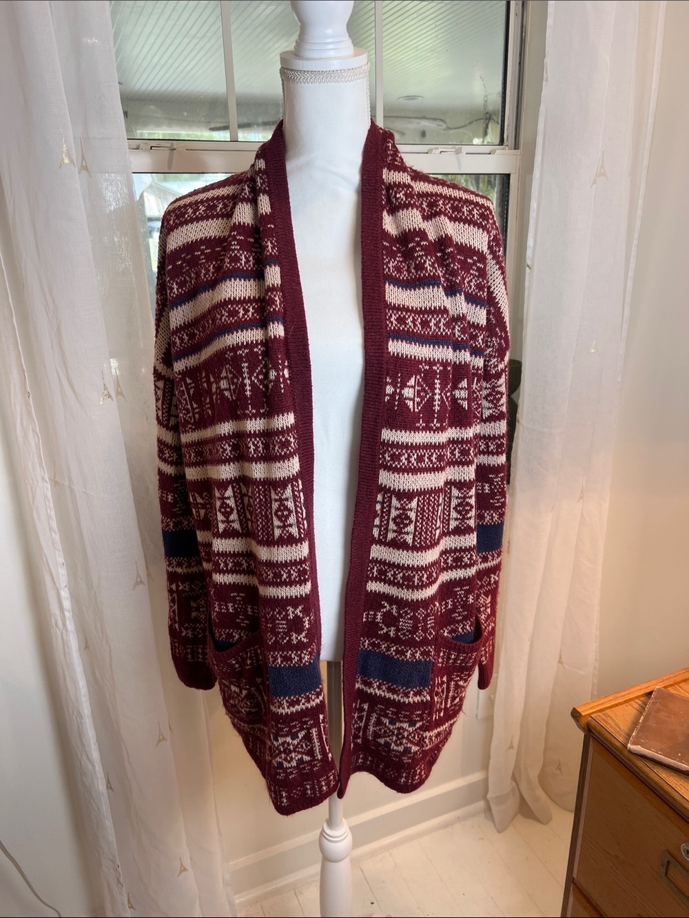 Billabong Cozy Burgundy Patterned Open-Front Cardigan size Large.